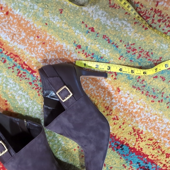 Vince Camuto shoes - Picture 3 of 5